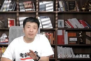 卢克-肖踢中卫？滕哈赫：战术和轮换是部分原因 踢中卫他跑得更少